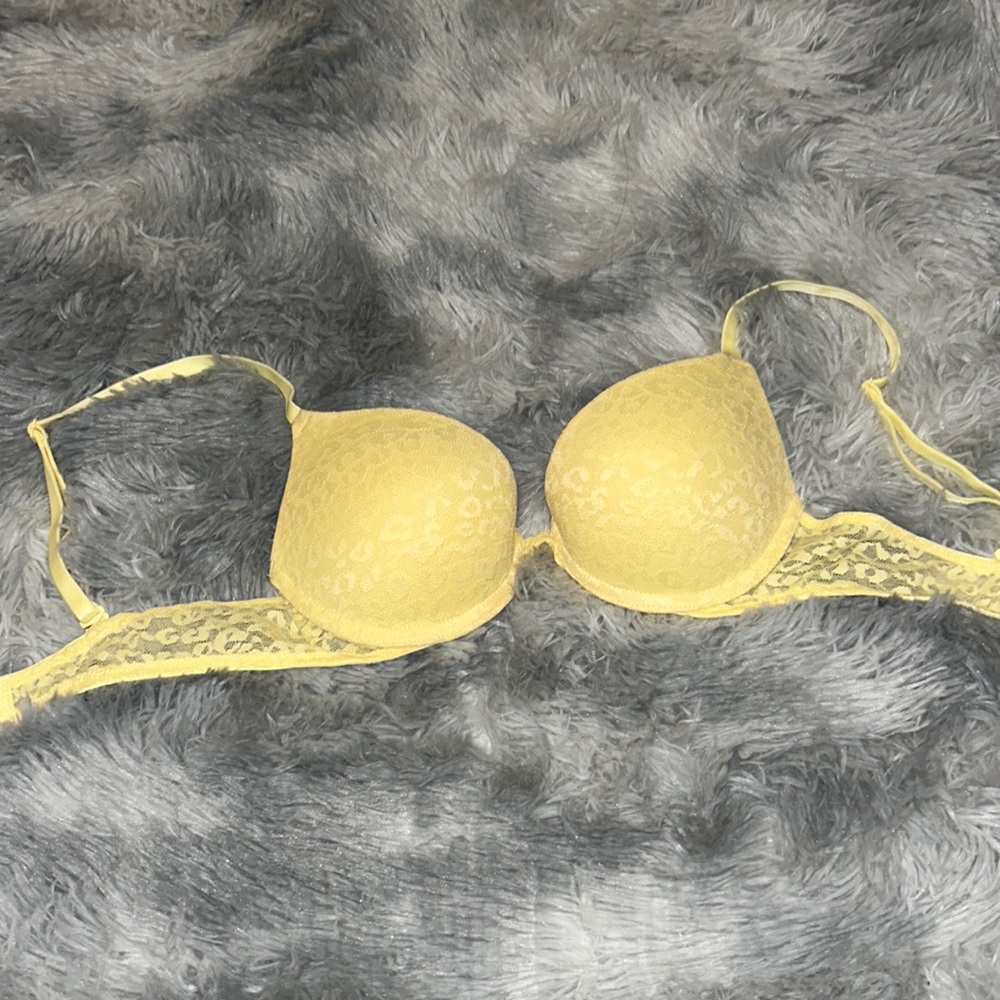 Victoria’s Secret Yellow Lace Push-Up Bra